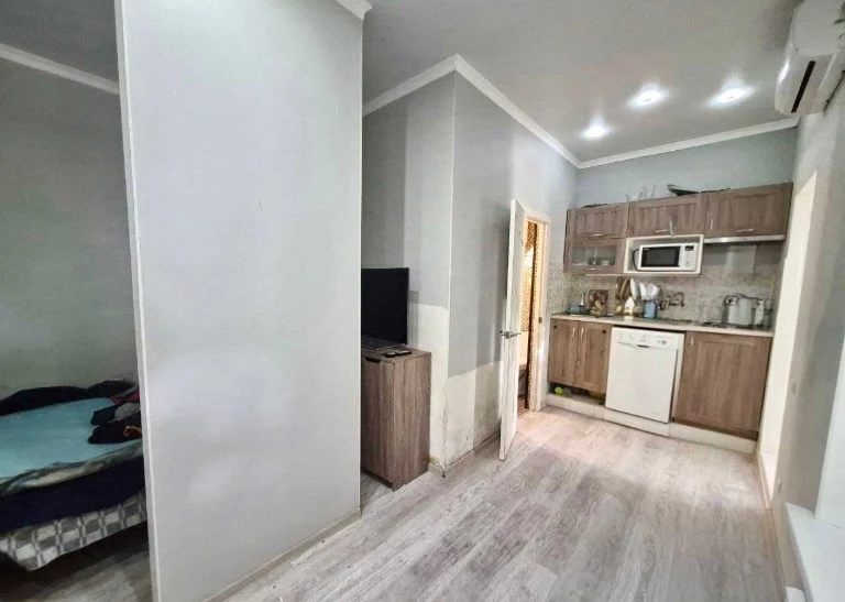 baz-06 продам 1 кімнатну з ремонтом у центрі