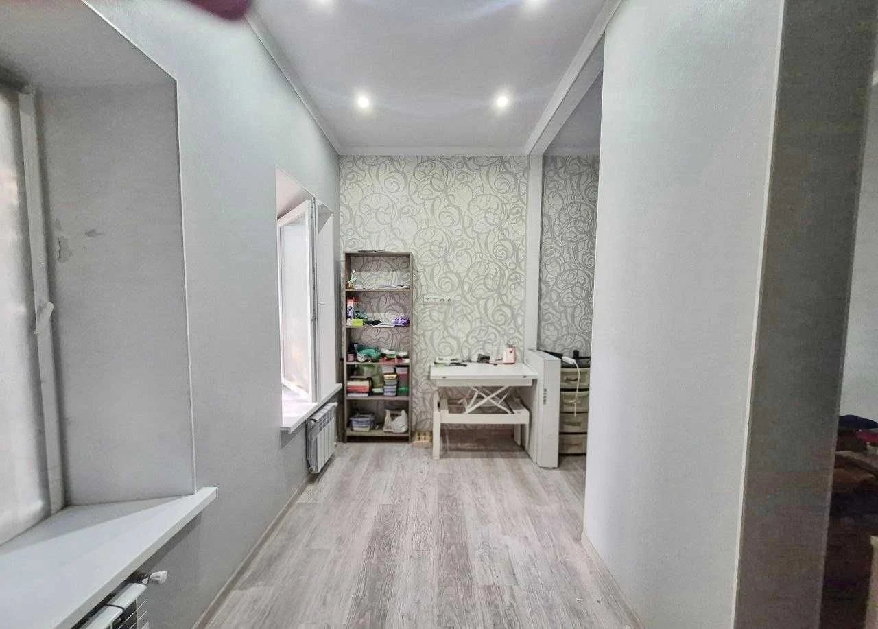 baz-06 продам 1 кімнатну з ремонтом у центрі