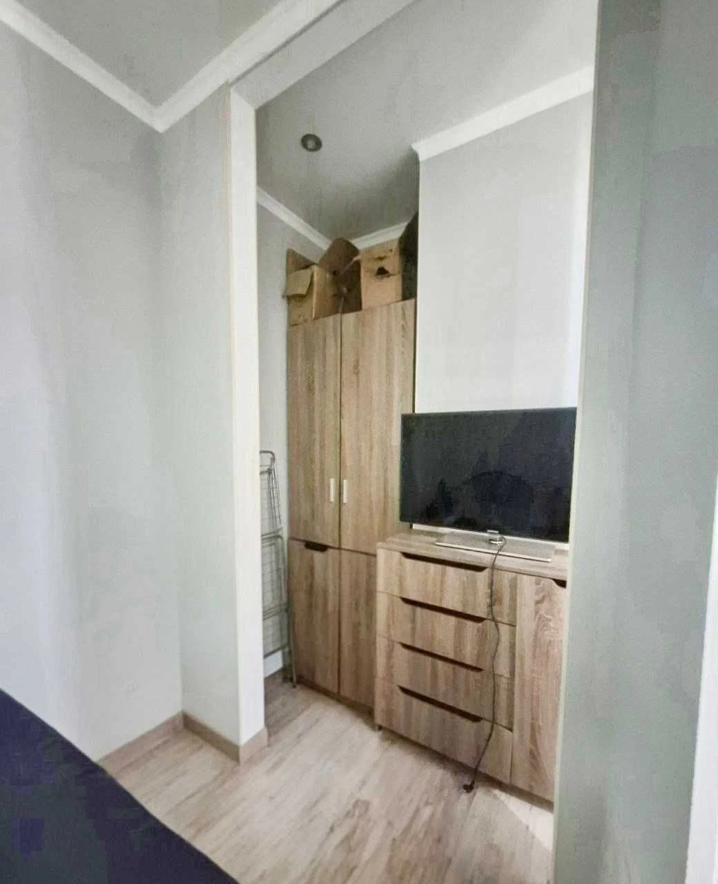 baz-06 продам 1 кімнатну з ремонтом у центрі