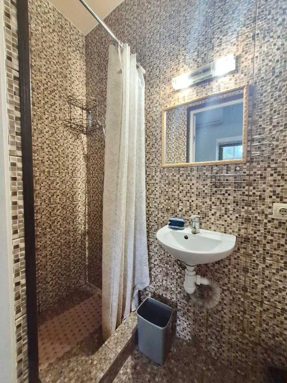 baz-06 продам 1 кімнатну з ремонтом у центрі
