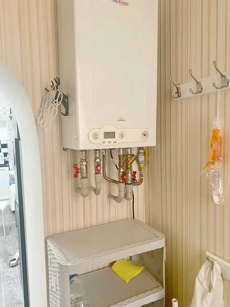 baz-06 продам 1 кімнатну з ремонтом у центрі