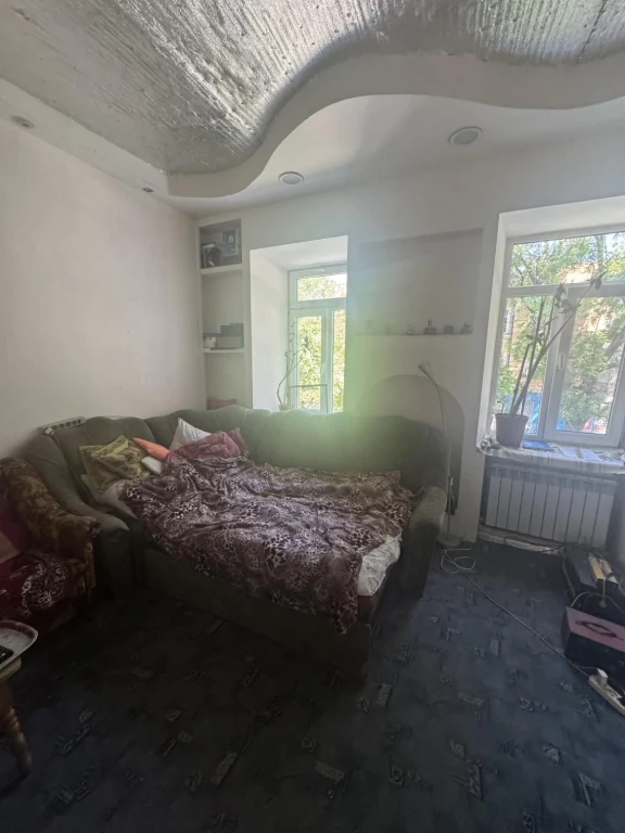 Продам 2-кімн. на вул. Середня/М'ясоїдівська (3-327-723)