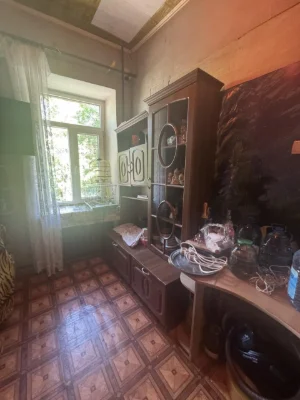 Продам 2-кімн. на вул. Середня/М'ясоїдівська (3-327-723)
