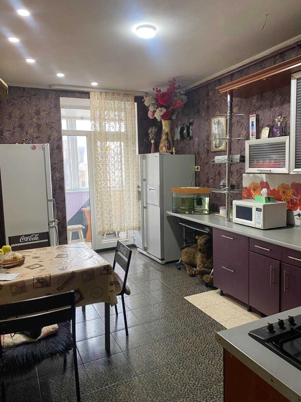 Продам 3-х кімнатну сталінку в центрі