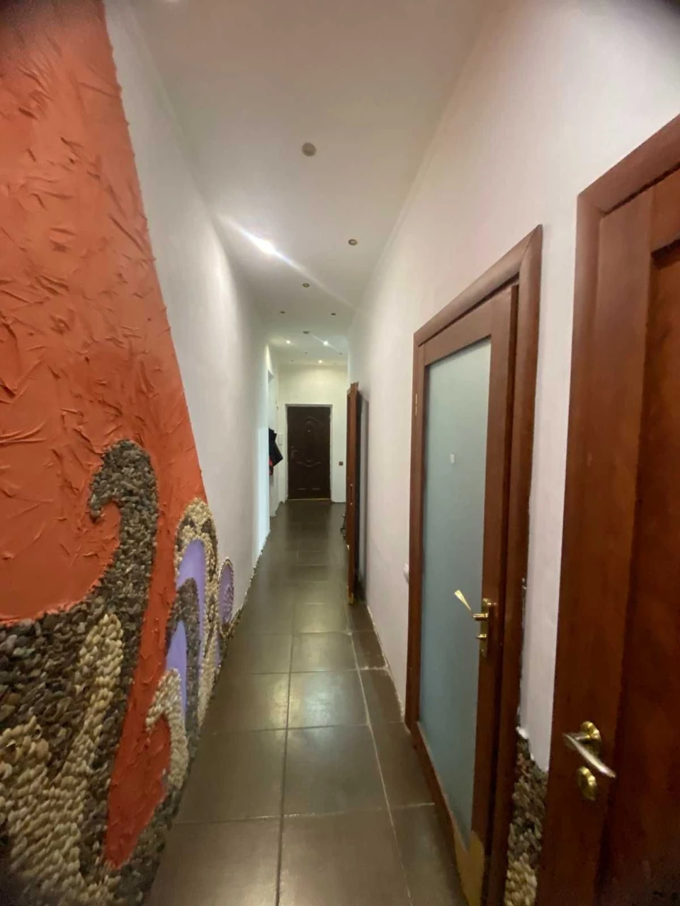 Продам 3-х кімнатну сталінку в центрі