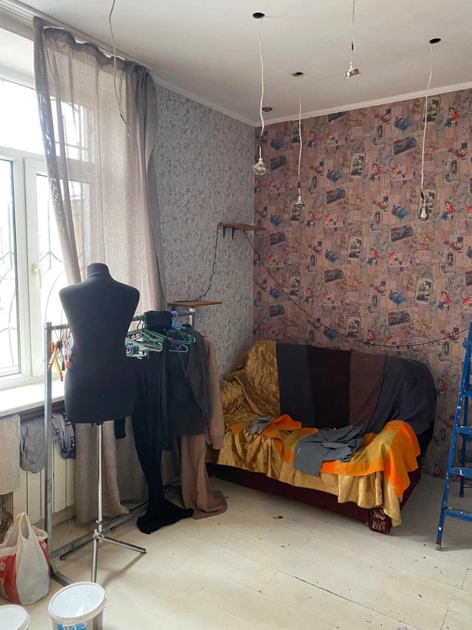 Продам 3-х кімнатну сталінку в центрі