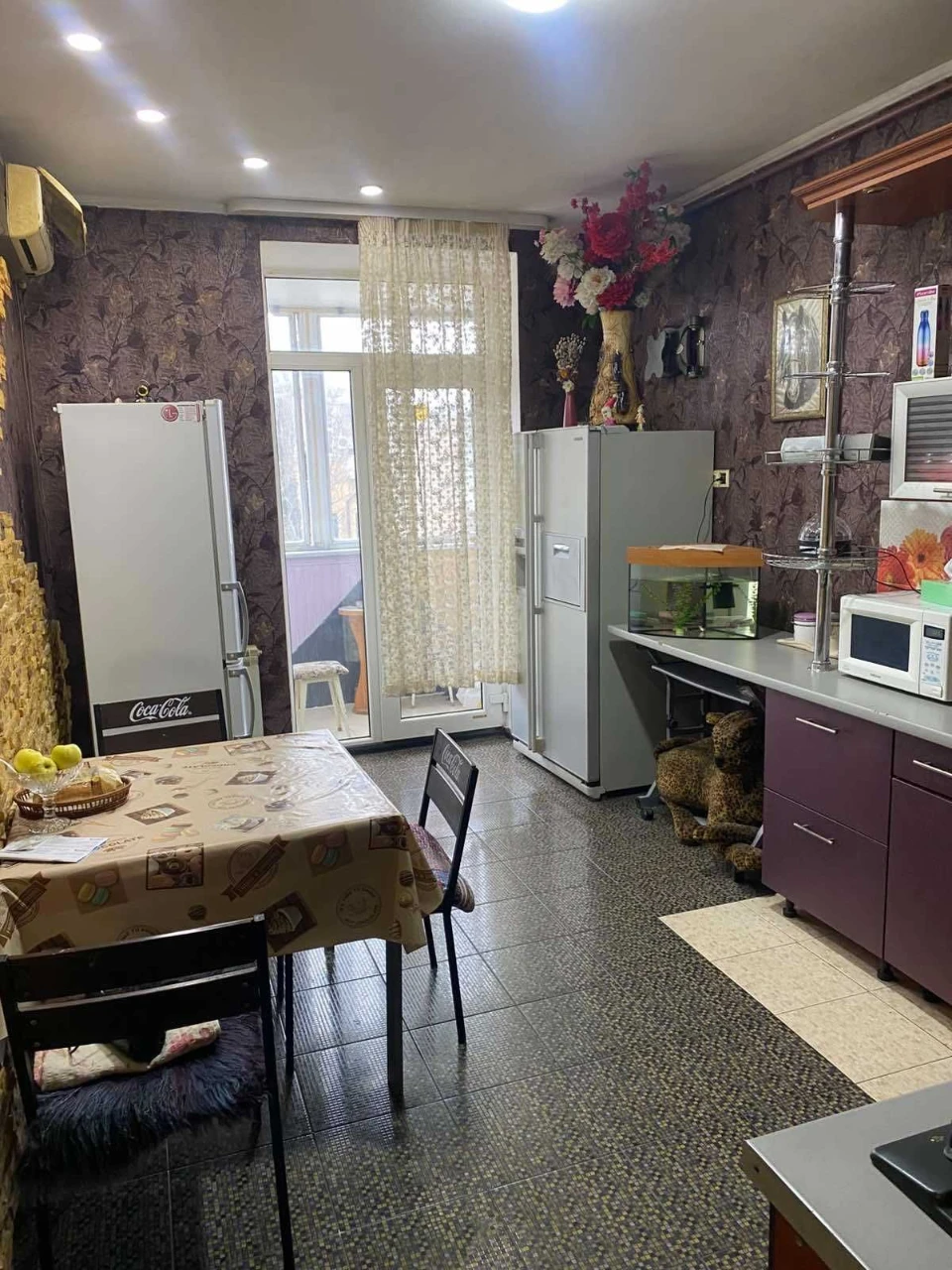Продам 3-х кімнатну сталінку в центрі