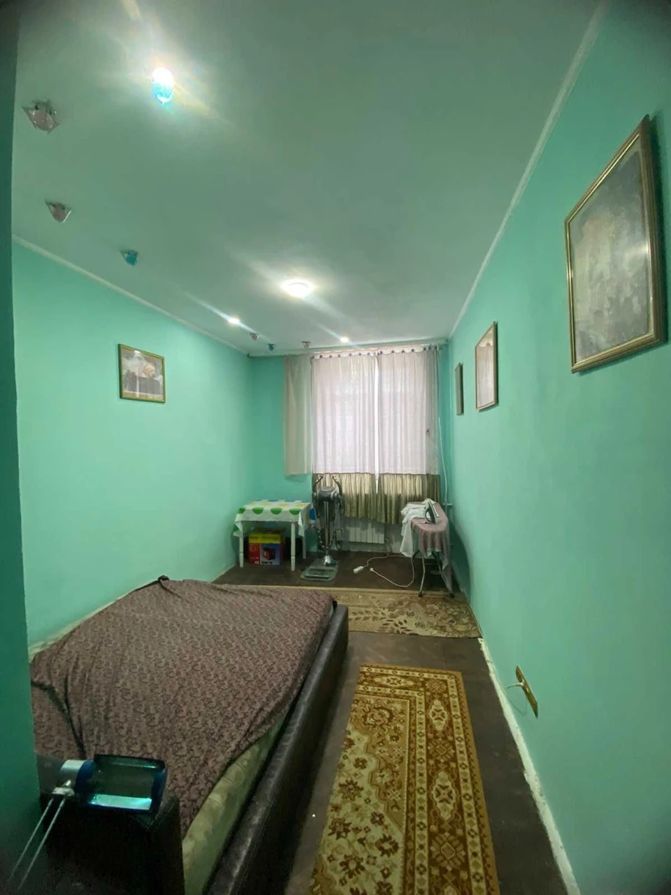 Продам 3-х кімнатну сталінку в центрі