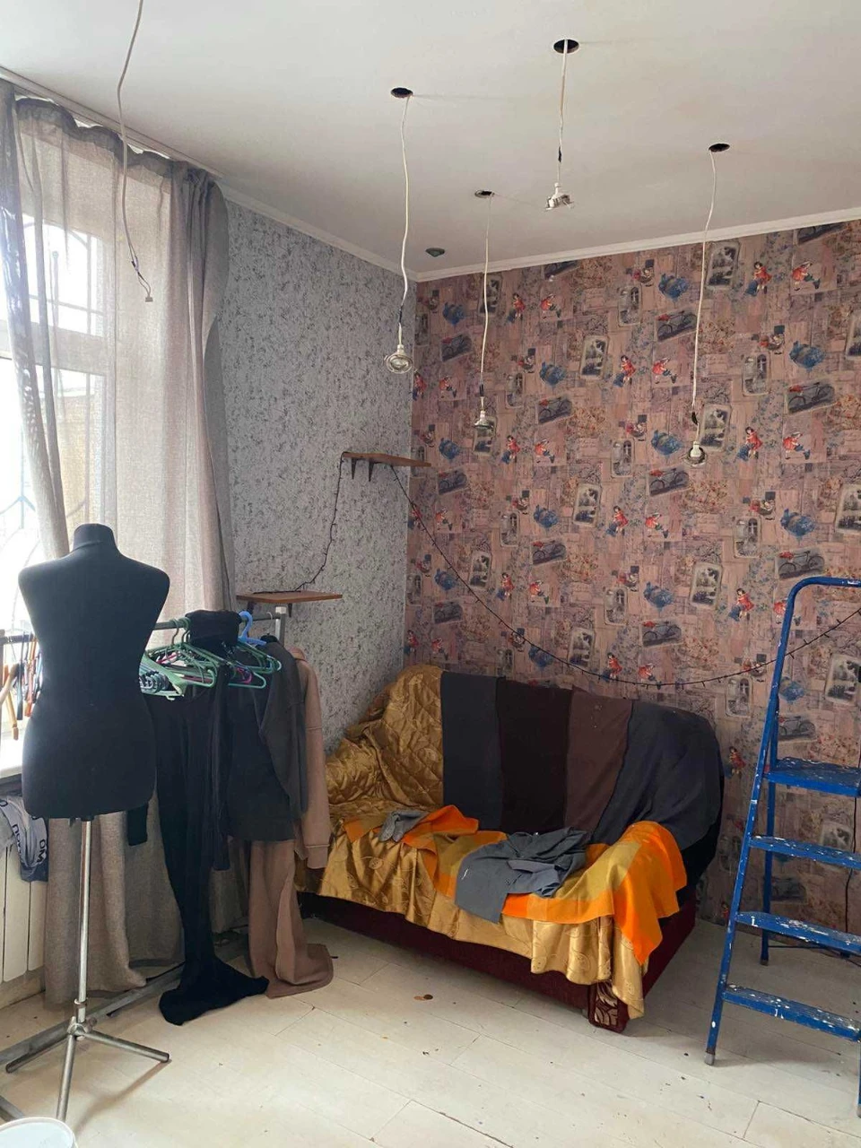 Продам 3-х кімнатну сталінку в центрі