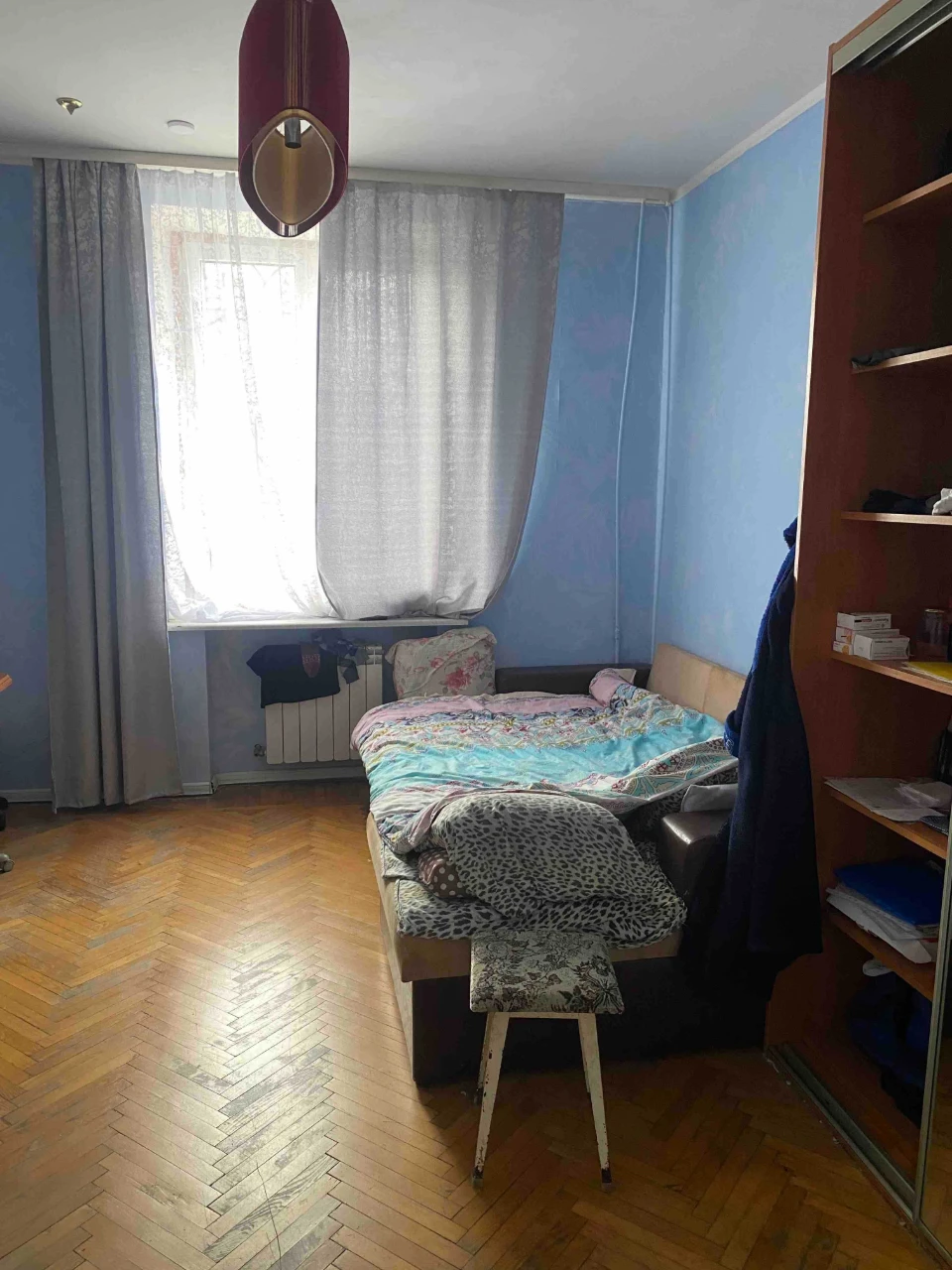 Продам 3-х кімнатну сталінку в центрі