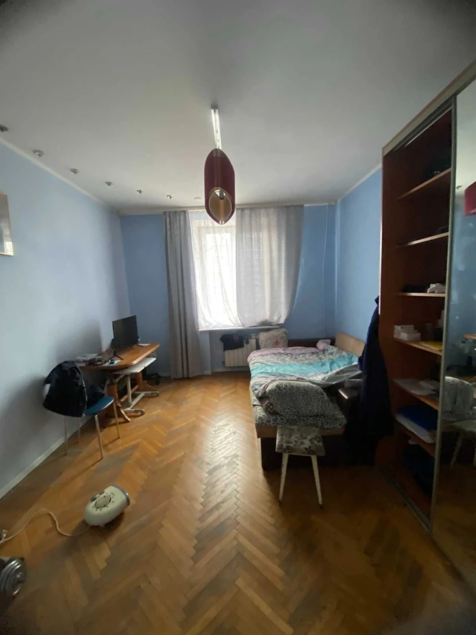 Продам 3-х кімнатну сталінку в центрі