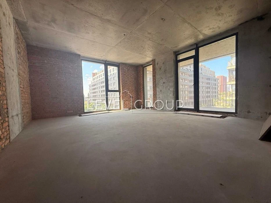 Простора 2-кімнатна квартира (72 м²) з ВЕЛИКИМ балконом у RY