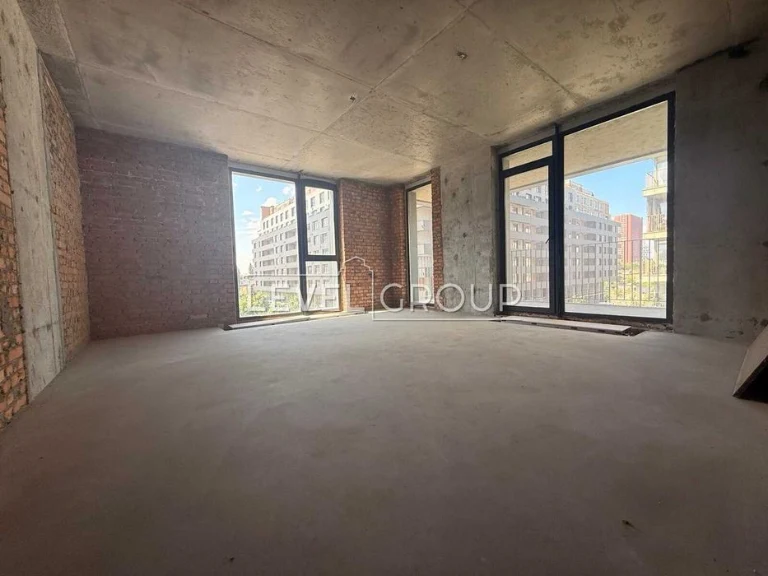 Простора 2-кімнатна квартира (72 м²) з ВЕЛИКИМ балконом у RY