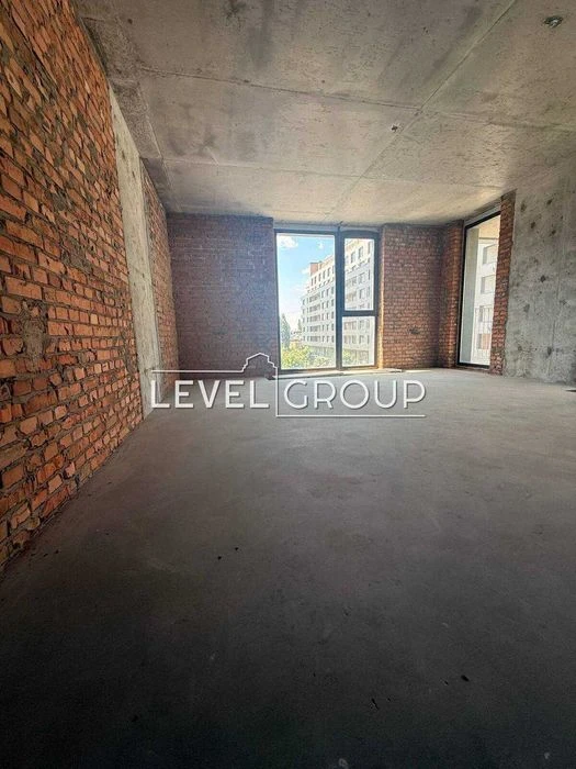 Простора 2-кімнатна квартира (72 м²) з ВЕЛИКИМ балконом у RY