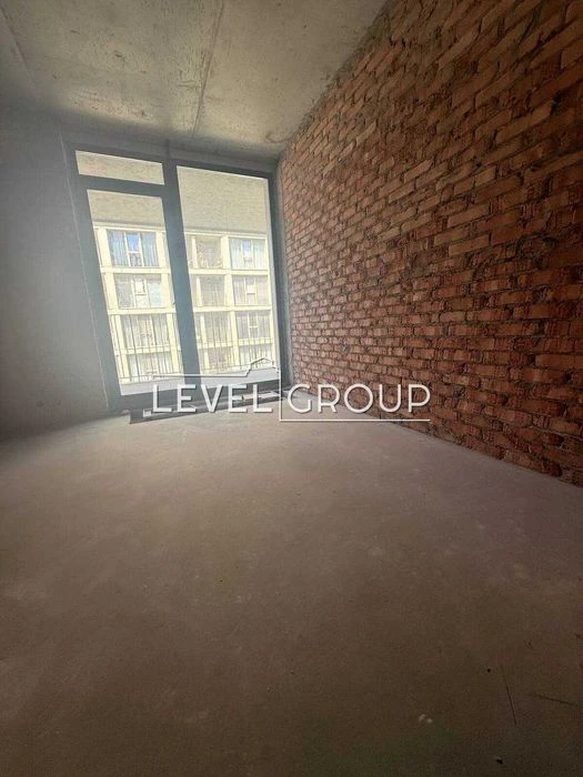 Простора 2-кімнатна квартира (72 м²) з ВЕЛИКИМ балконом у RY