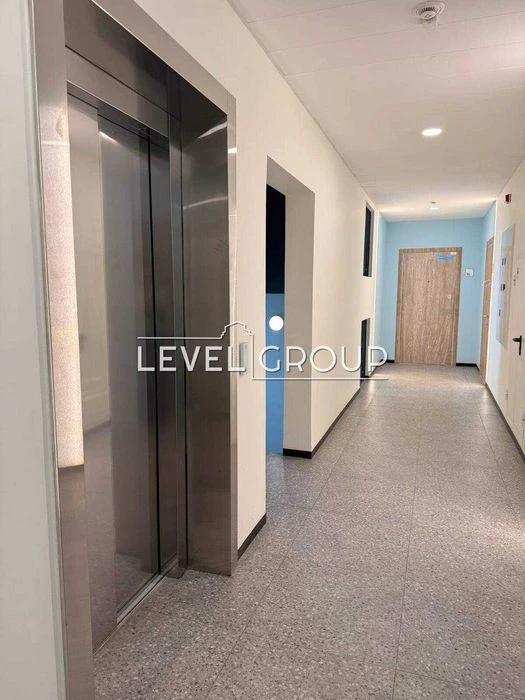 Простора 2-кімнатна квартира (72 м²) з ВЕЛИКИМ балконом у RY