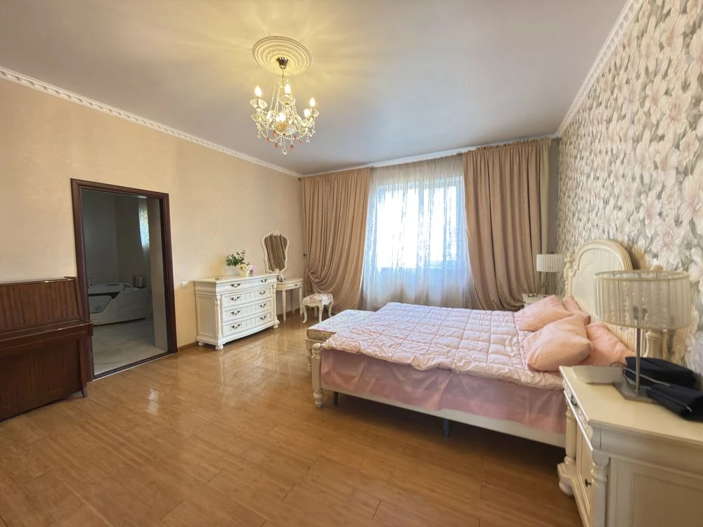 Продам дом на Фонтане , 6 соток . К морю 10 минут пешком .