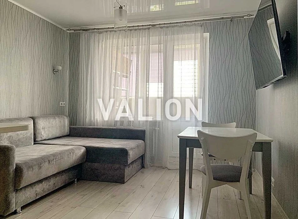 Two-room apartment for sale in Lakes residential complex, Yasynuvatskyi lane,