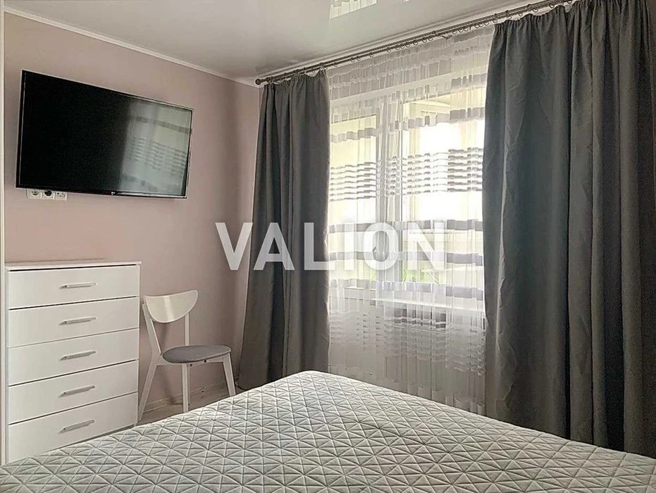 Two-room apartment for sale in Lakes residential complex, Yasynuvatskyi lane,