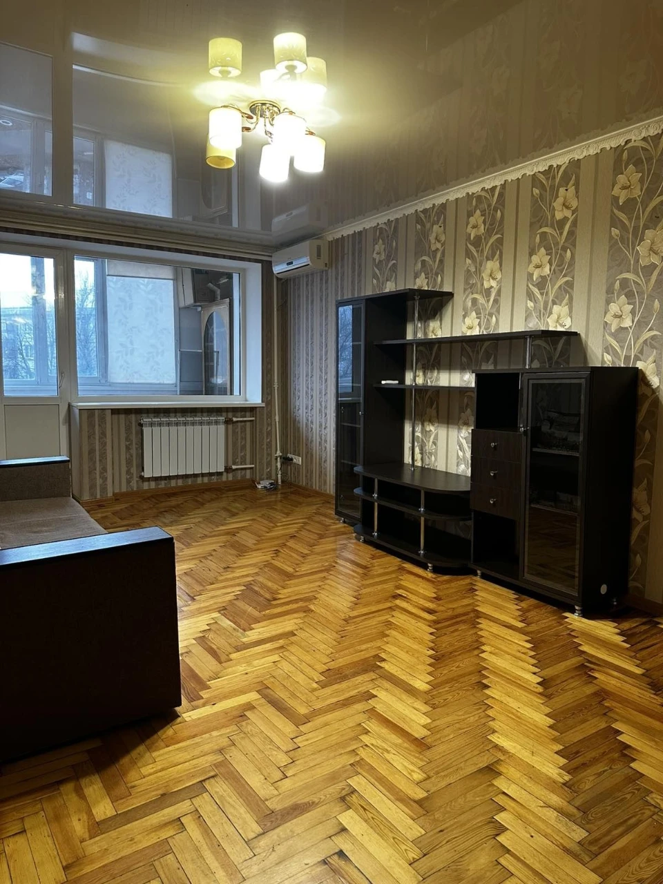 Продається велика 1-кім квартира 40-ка в Хортицькому районі