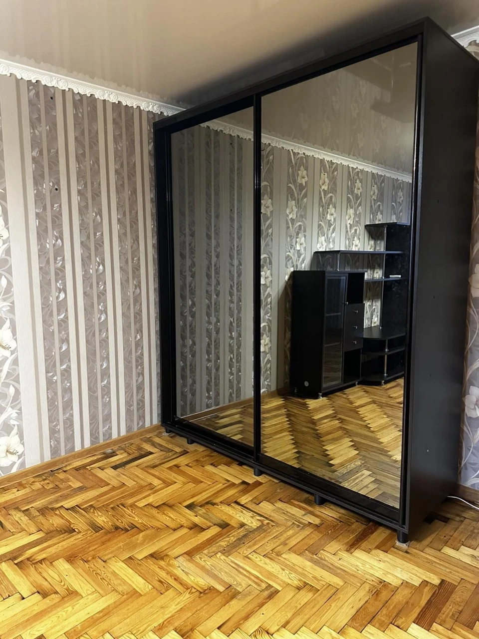 Продається велика 1-кім квартира 40-ка в Хортицькому районі
