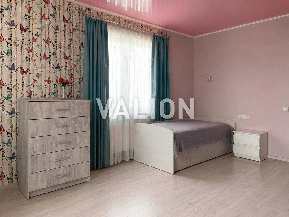 Two-room apartment for sale in Lakes residential complex, Yasynuvatskyi lane,