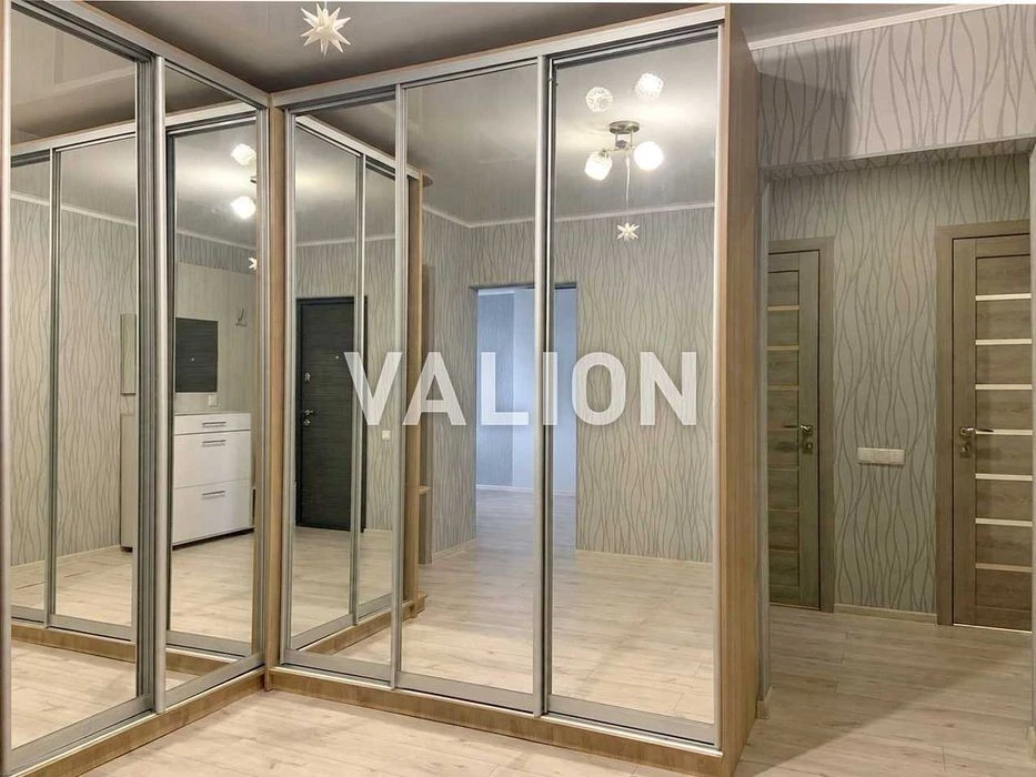Two-room apartment for sale in Lakes residential complex, Yasynuvatskyi lane,
