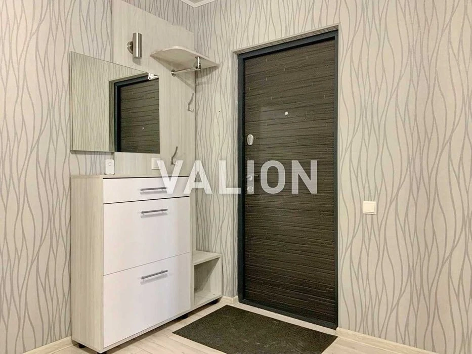Two-room apartment for sale in Lakes residential complex, Yasynuvatskyi lane,