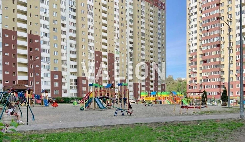 Two-room apartment for sale in Lakes residential complex, Yasynuvatskyi lane,