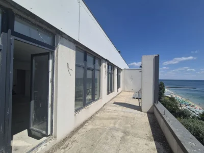 Apartment for sale on the first line of the sea