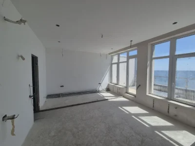 Apartment for sale on the first line of the sea