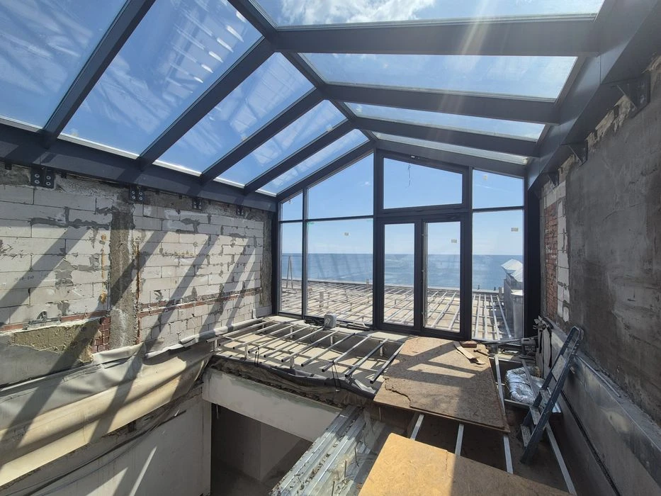 Apartment for sale on the first line of the sea