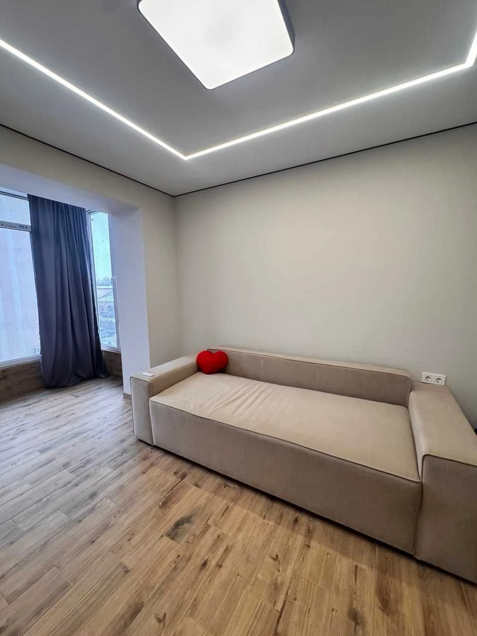 Продається 1 кім.квартира в ЖК Світанок 50 м2