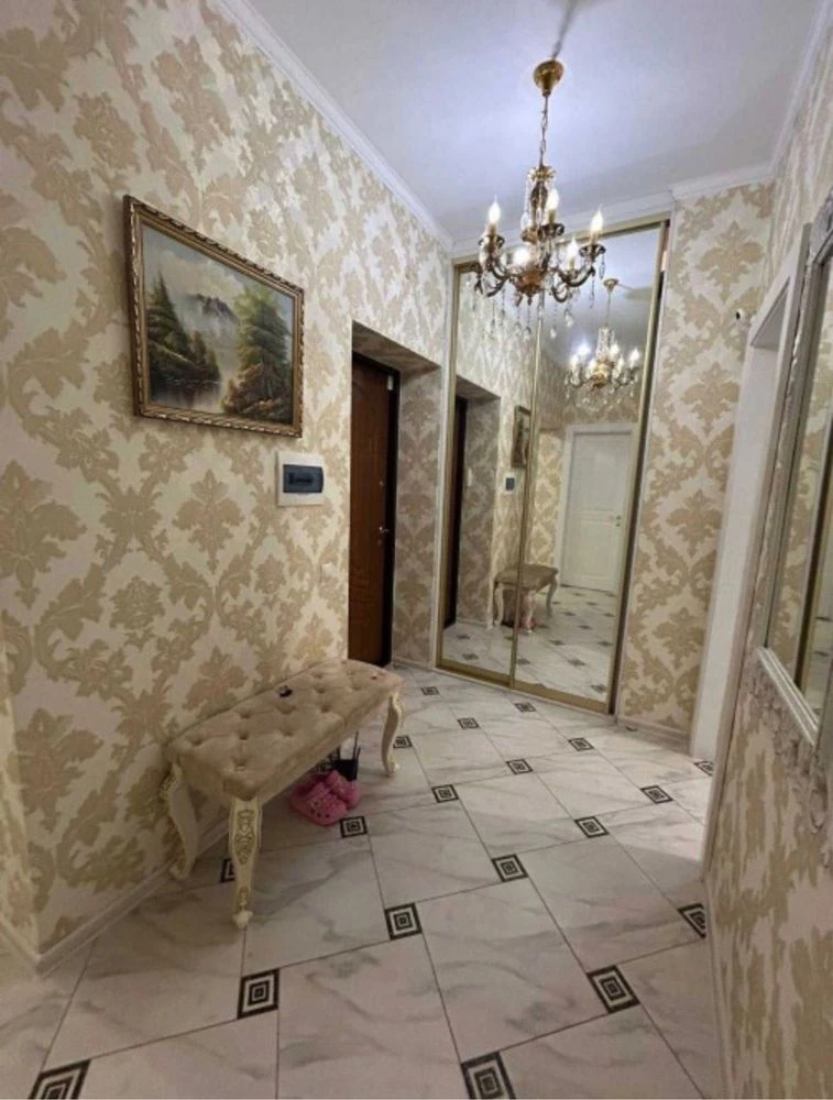 Продаж просторої 2к квартири з ремонтом , 78 кв.м.