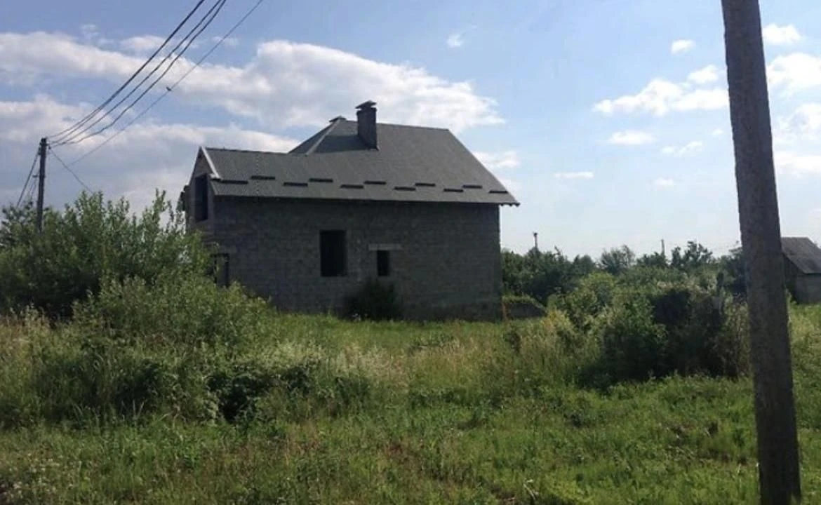 Продається 2-поверховий будинок