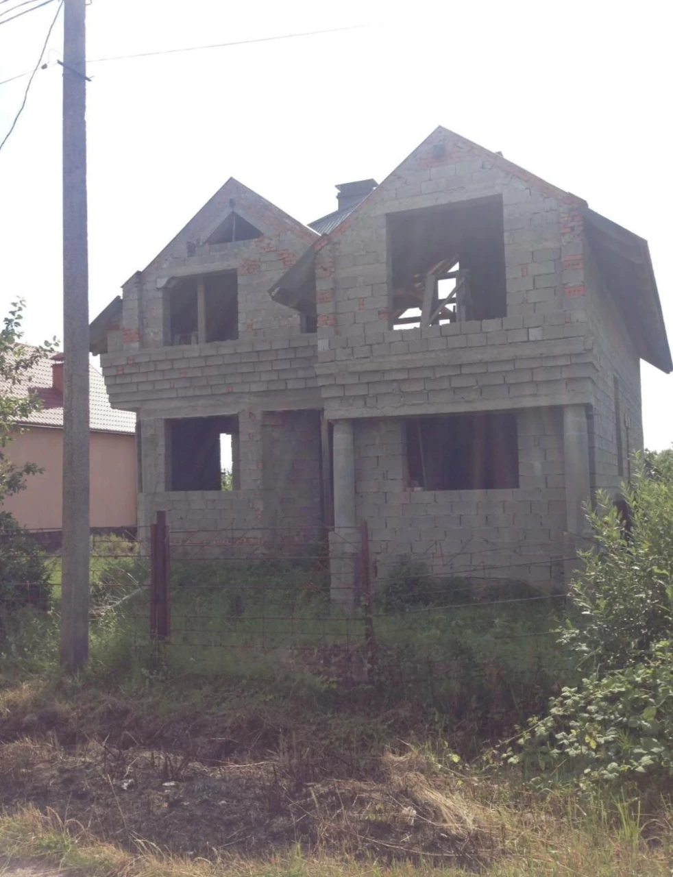 Продається 2-поверховий будинок