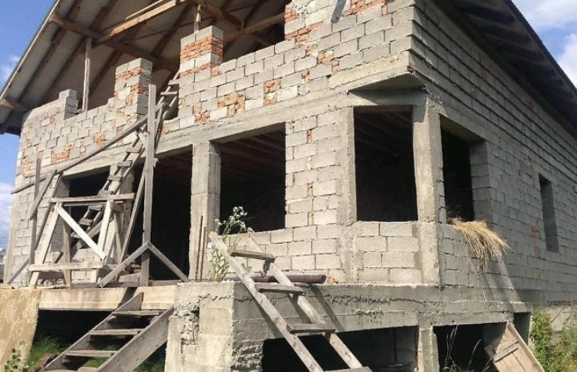 Продається 2-поверховий будинок