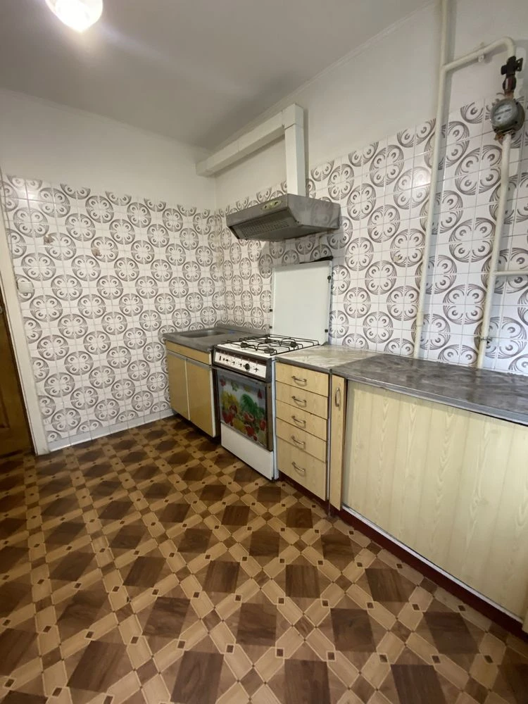 продається 2 кімнатна квартира з АО  Житомир р-н Польова