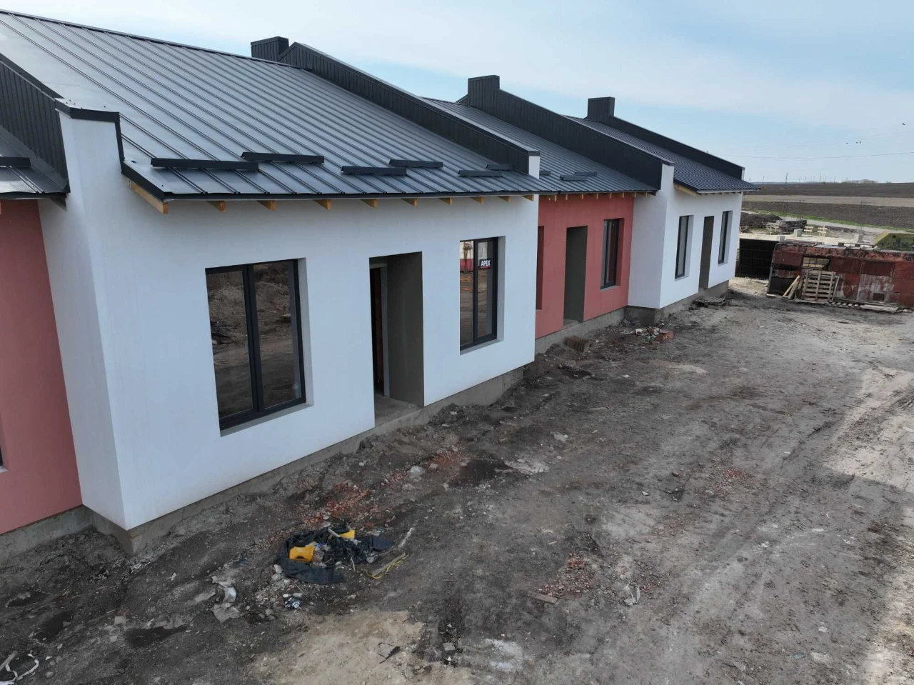 Продам  1поверховий котедж 3 спальні+кухня вітальня 84м2 Льо