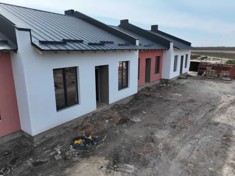 Продам  1поверховий котедж 3 спальні+кухня вітальня 84м2 Льо
