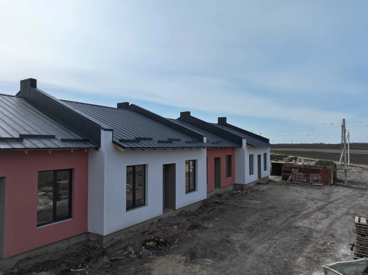Продам  1поверховий котедж 3 спальні+кухня вітальня 84м2 Льо