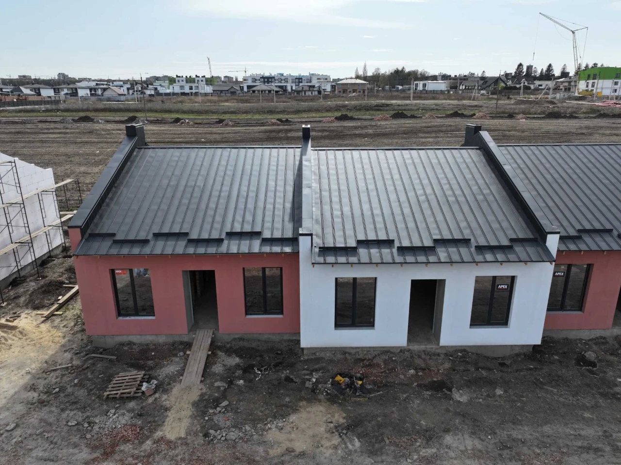 Продам  1поверховий котедж 3 спальні+кухня вітальня 84м2 Льо