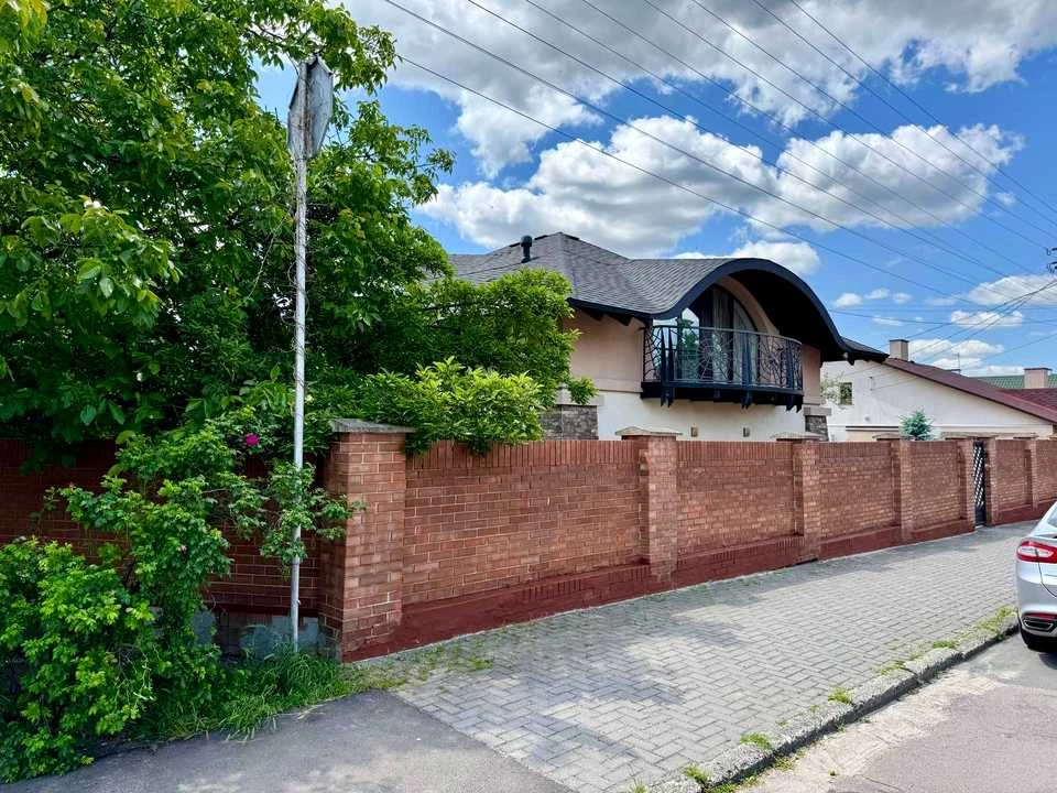 Будинок. Рівне, Карпінського вул.