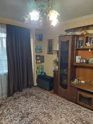 Продаю 4 ком квартиру " чешка", Р-н Баштанского рынка.