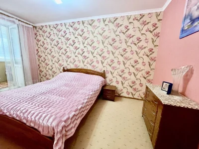 Продаю двокімнатну квартиру по проспекті Миру.