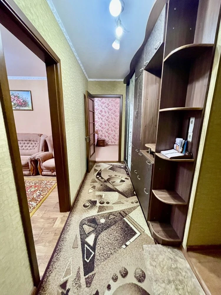 Продаю двокімнатну квартиру по проспекті Миру.