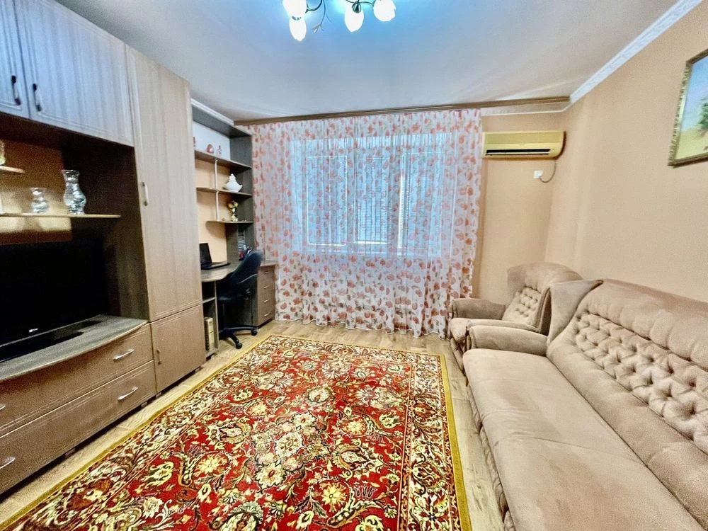 Продаю двокімнатну квартиру по проспекті Миру.