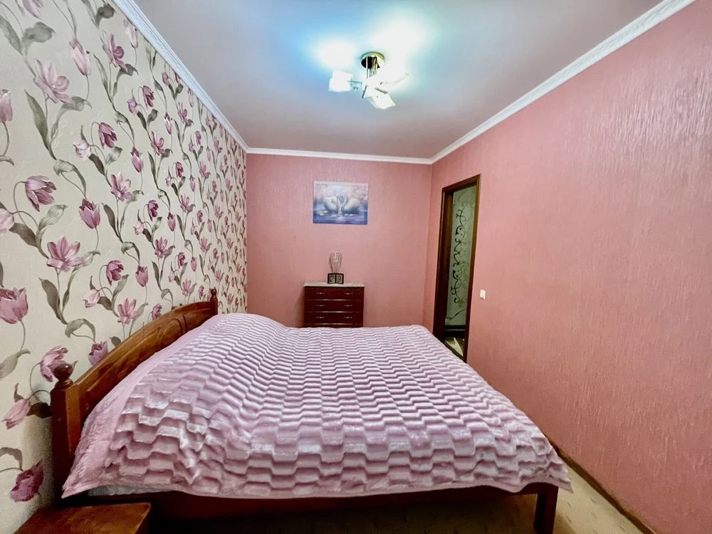 Продаю двокімнатну квартиру по проспекті Миру.