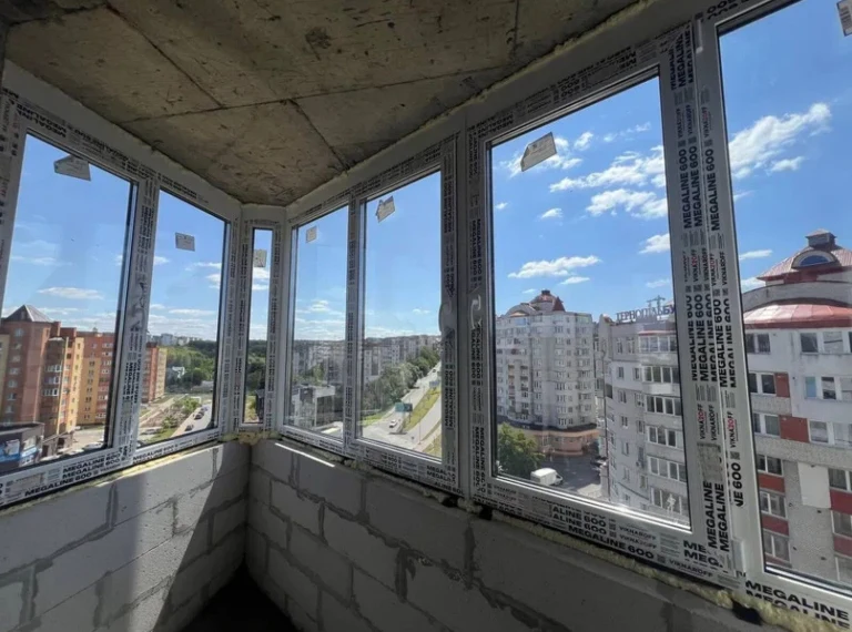 Продаж 1к квартири 44 кв. м на вул. Євгена Коновальця