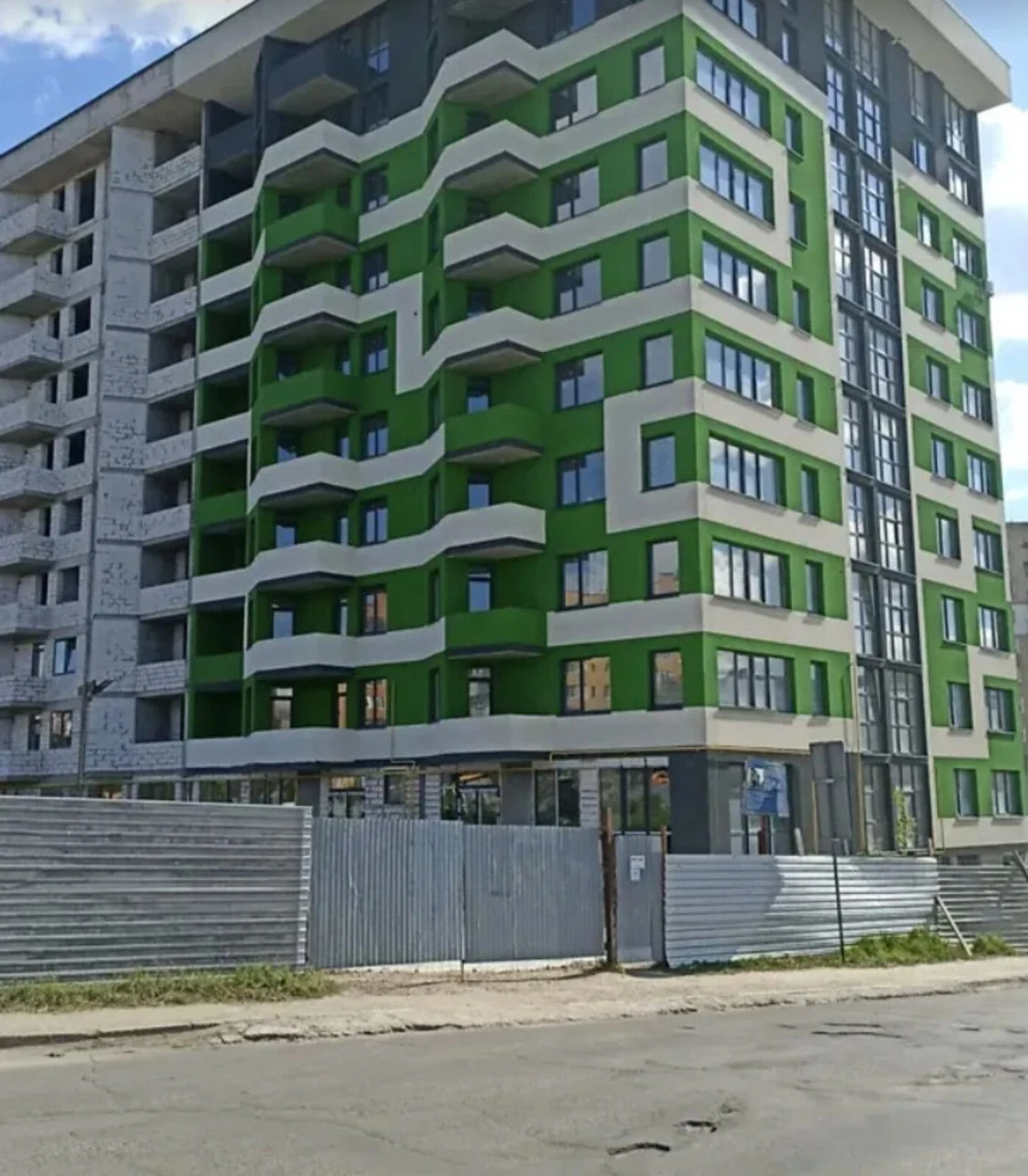 Продаж 1к квартири 44 кв. м на вул. Євгена Коновальця